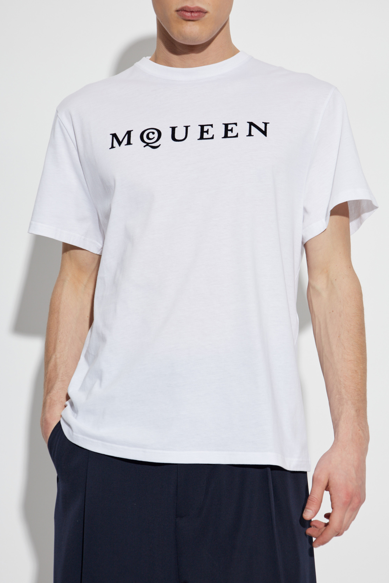 Tシャツ・カットソー ALEXANDER MCQUEEN Men T Shirts 828420 QTADD 0520 BLACK T-shirt Alexander McQueen | Regular Fit | kolor Czarny